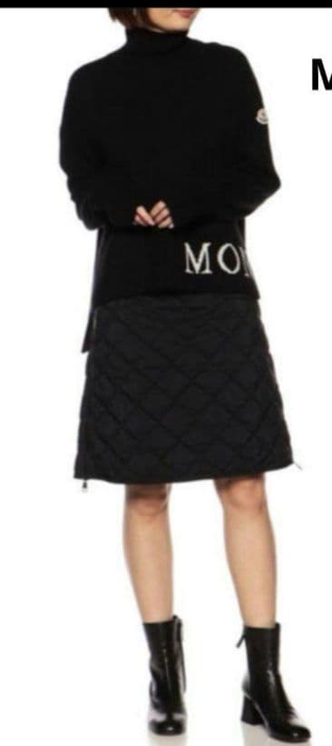 美品　モンクレール　ダウンキルティング台形黒 スカートM〜L