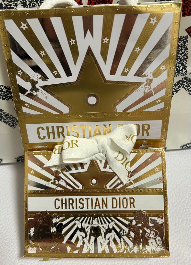 本日中発送　ディオールスキン フォーエヴァー グロウ ルミナイザー 001