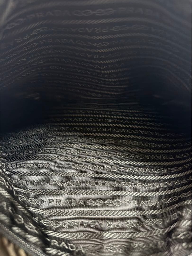 プラダ　ナイロン　三角プレート　メッセンジャーバッグ