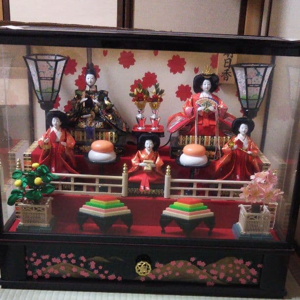 雛人形と弓矢と羽子板