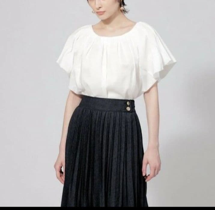 【未使用に近い】EPOCA ホワイト フリル 半袖シャツ　40