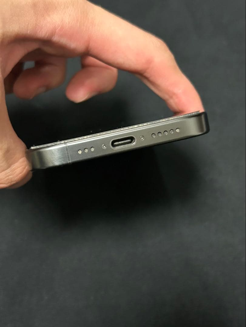 出品25日まで　極美品 iPhone 15 pro 256Gブラックチタニウム