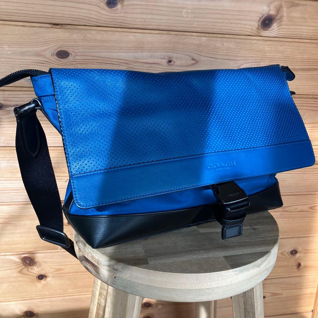 COACH（コーチ）メンズ メッセンジャーバッグ ナイロン×レザー ブルー