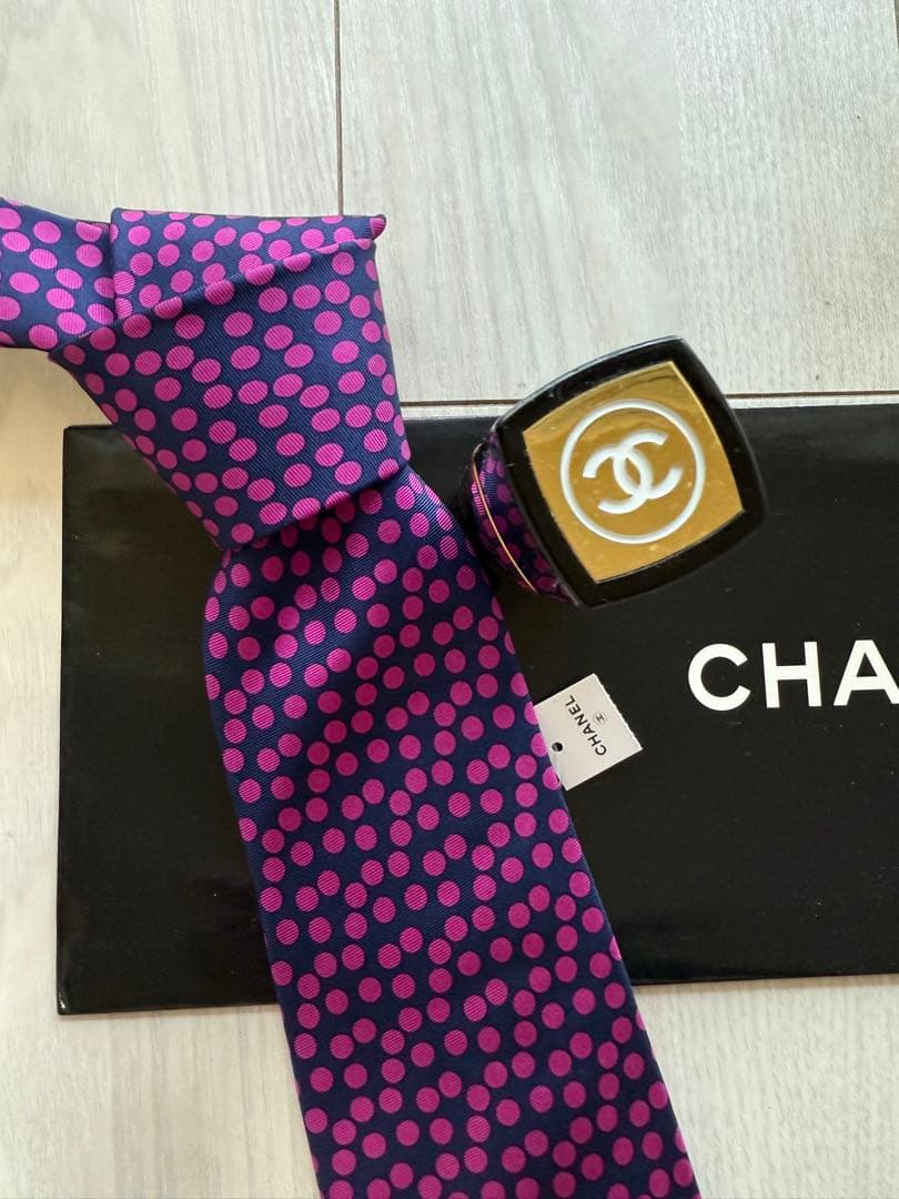 CHANEL 新品未使用タグ付き　ドット柄 ネクタイ