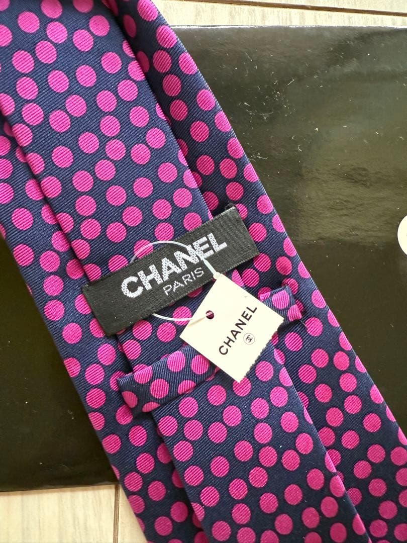 CHANEL 新品未使用タグ付き　ドット柄 ネクタイ