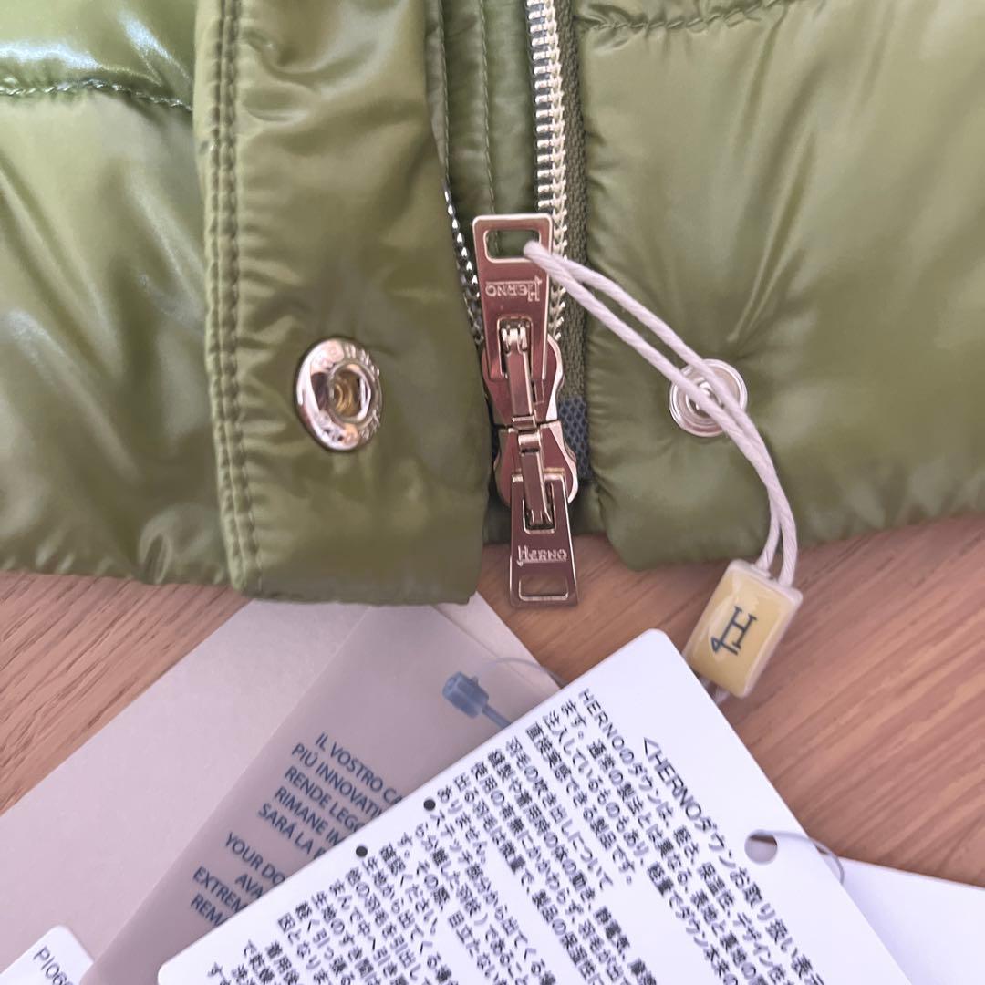 新品タグ付き　Herno オリーブグリーン ダウンベスト