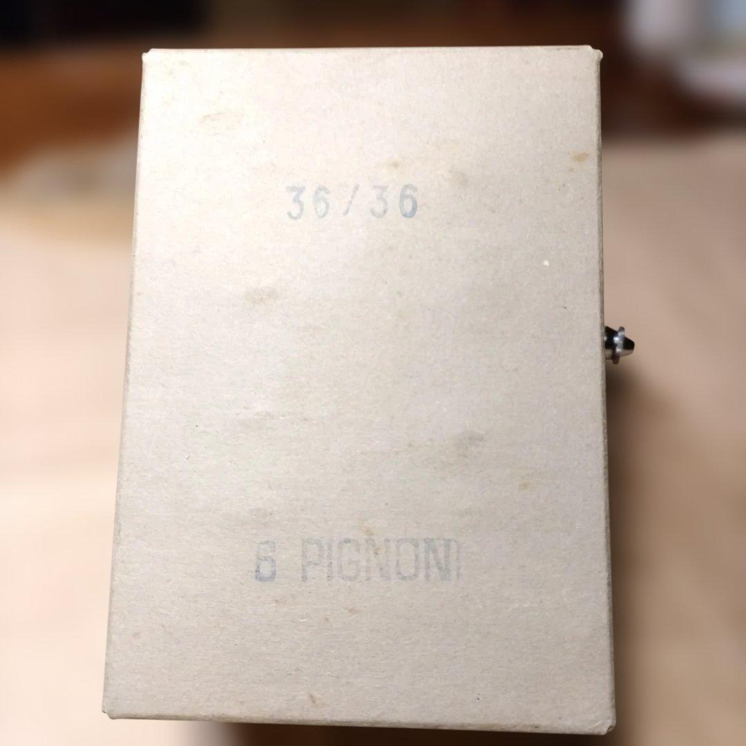 カンバニョーロ ラージ丸穴ハブ新品未使用箱入り