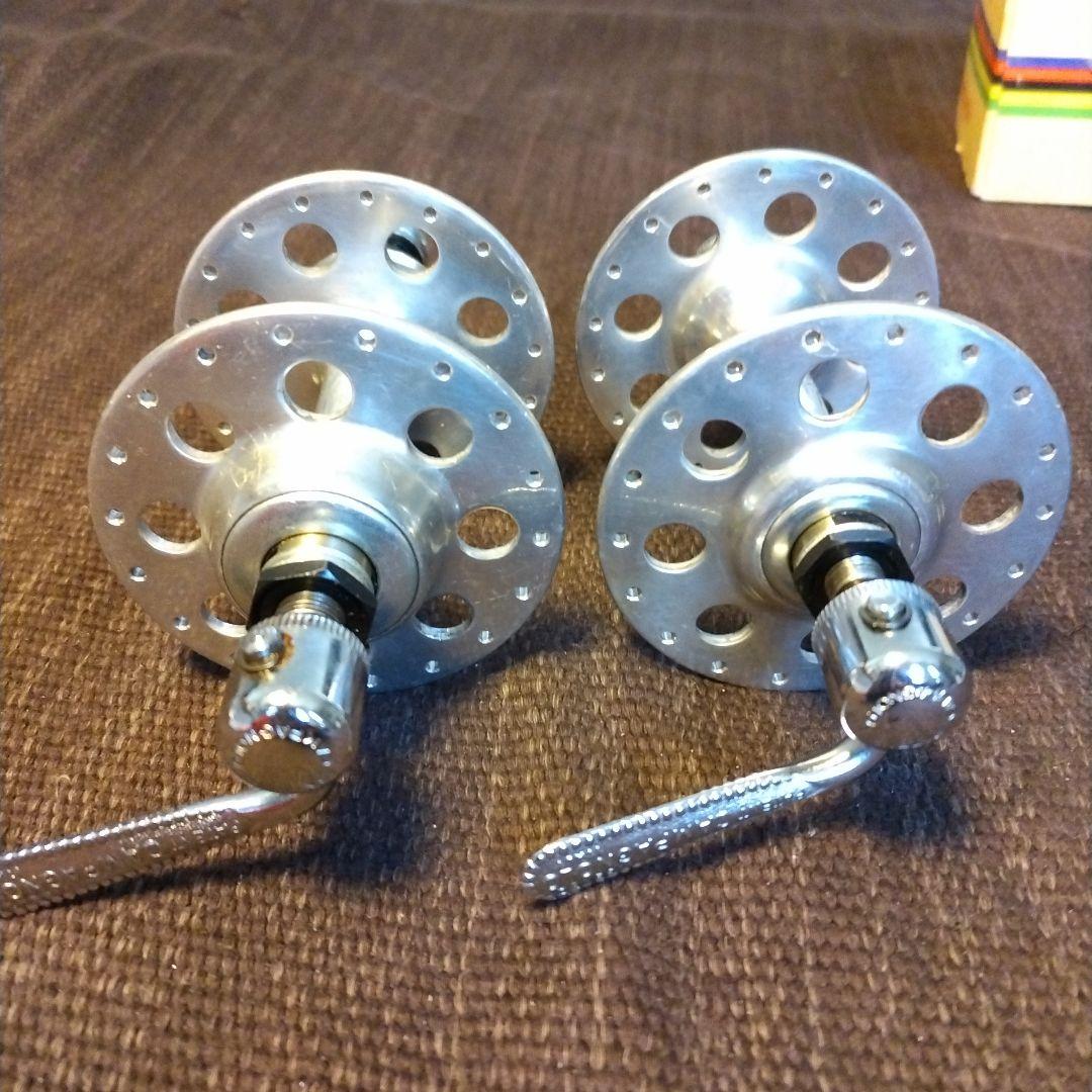 カンバニョーロ ラージ丸穴ハブ新品未使用箱入り