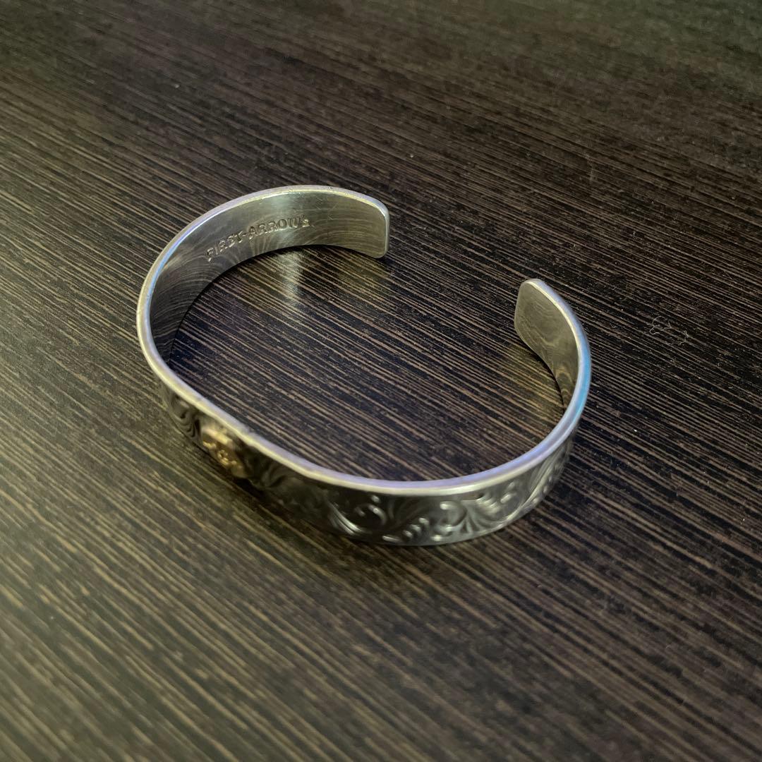 ファーストアロー K18付 平打12mmカラ草彫りバングル