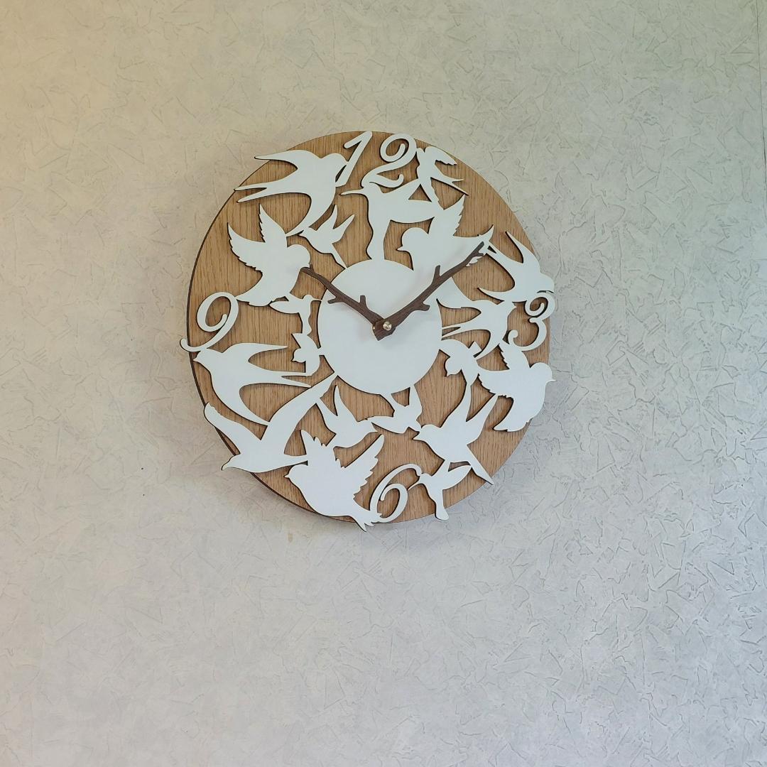 北欧風　鳥のデザイン木製掛け時計　静音タイプ 白