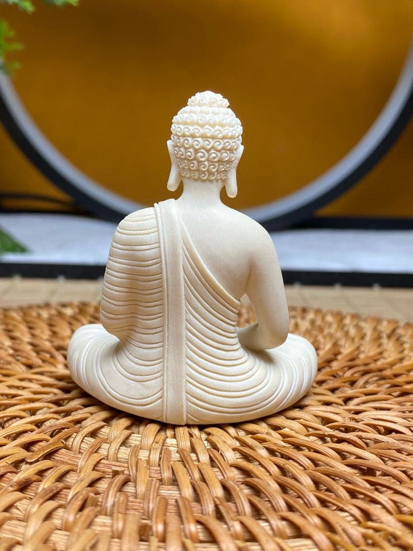 天然マンモス牙美しい手作り彫刻　釈迦牟尼　小さいな置物