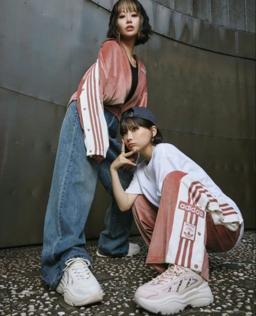 重盛さと美着用　adidas W ADIBREAK VELOUR TT Mサイズ