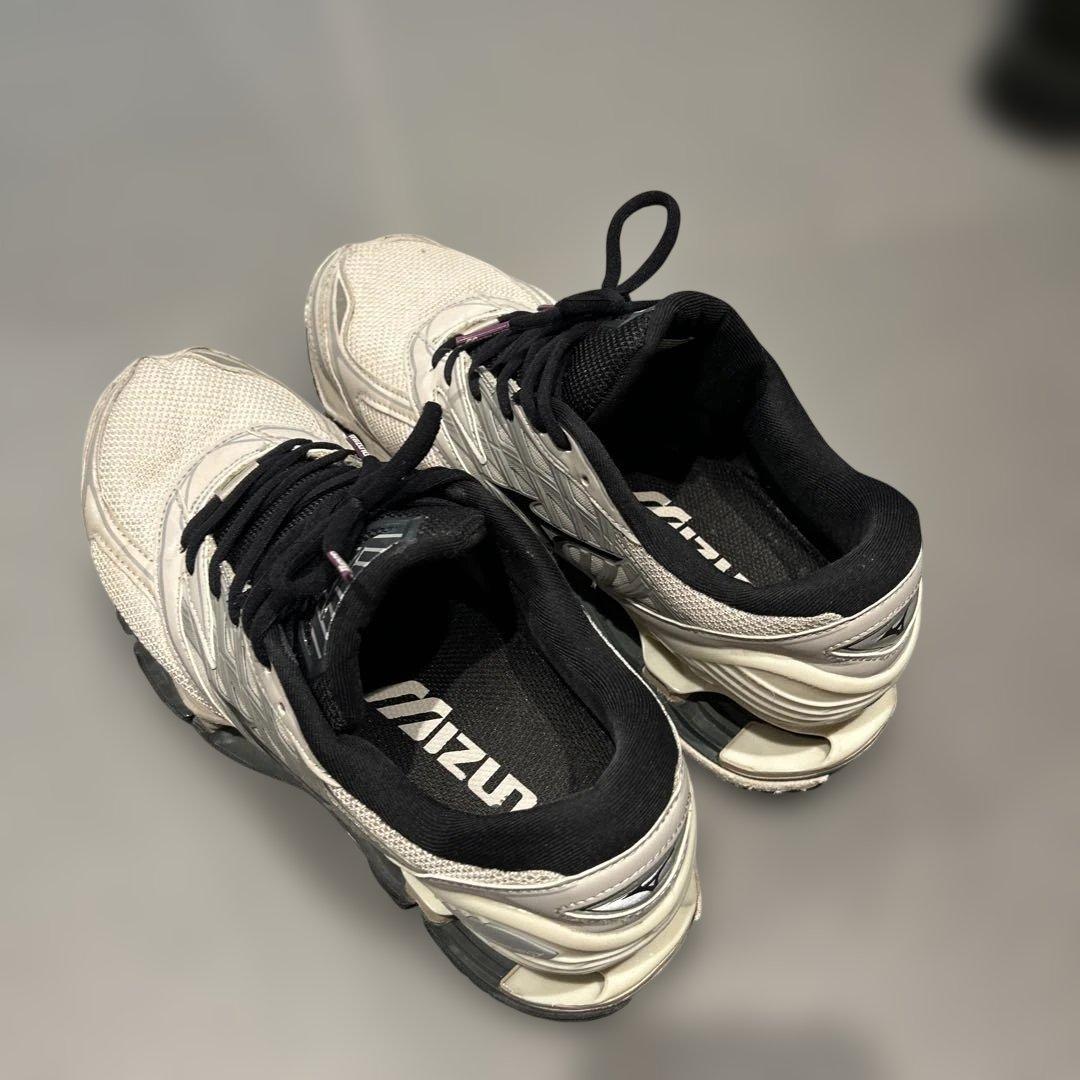 美品Mizuno Wave Prophecy ホワイト/グレー スニーカー