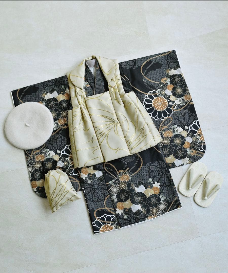 utataneひよこ商店　七五三３歳用被布コートセット 男の子 ベージュ金彩墨黒