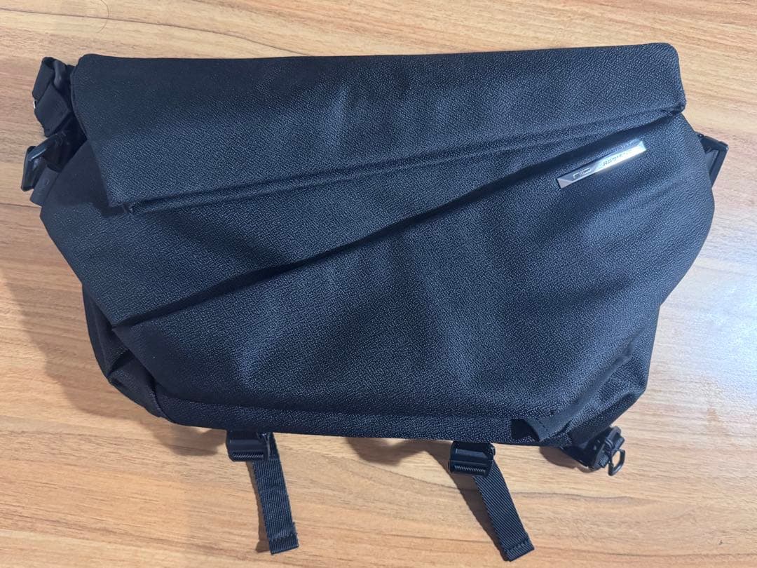 NIID Radiant Mega Sling ブラック