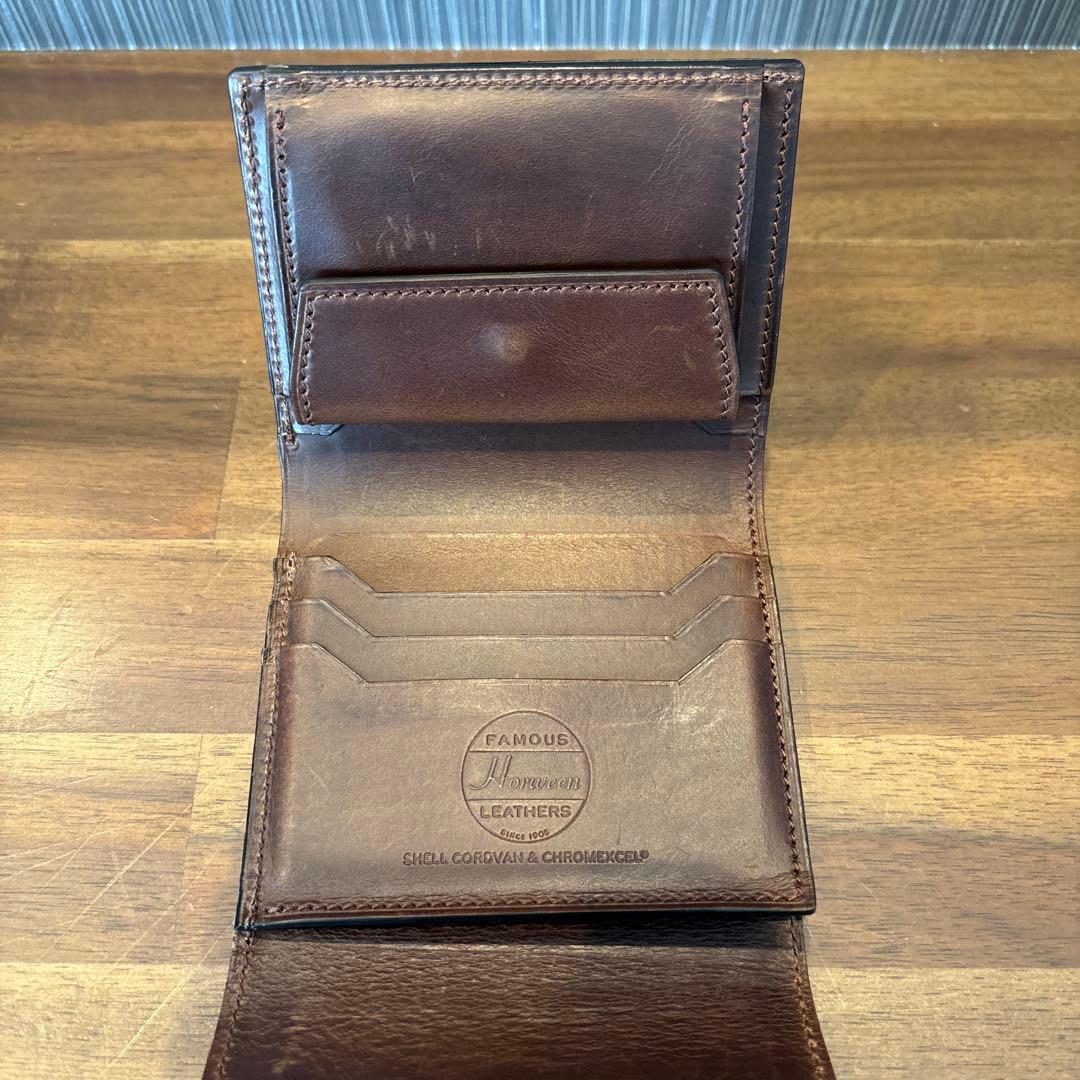 万双 ダブルホーウィン 被せ型財布