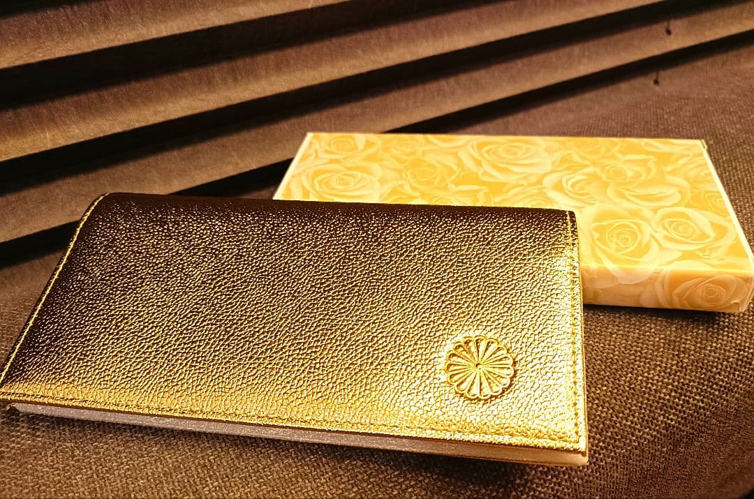 【新品】皇居 ゴールド 長財布　2つ折り　金