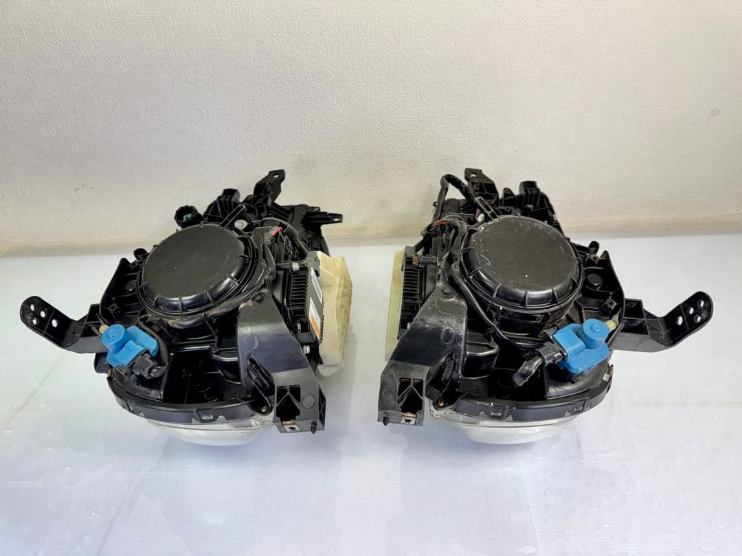 日産 キューブ Z12 HIDヘッドライト 左右 STANLEY P8191