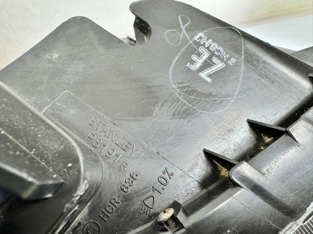 日産 キューブ Z12 HIDヘッドライト 左右 STANLEY P8191