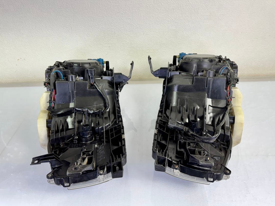 日産 キューブ Z12 HIDヘッドライト 左右 STANLEY P8191