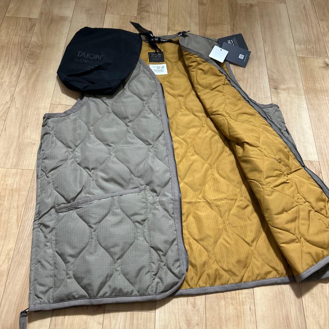 新品タグ付き　タイオン　TAION Vネック キルティングダウンベスト 収納袋