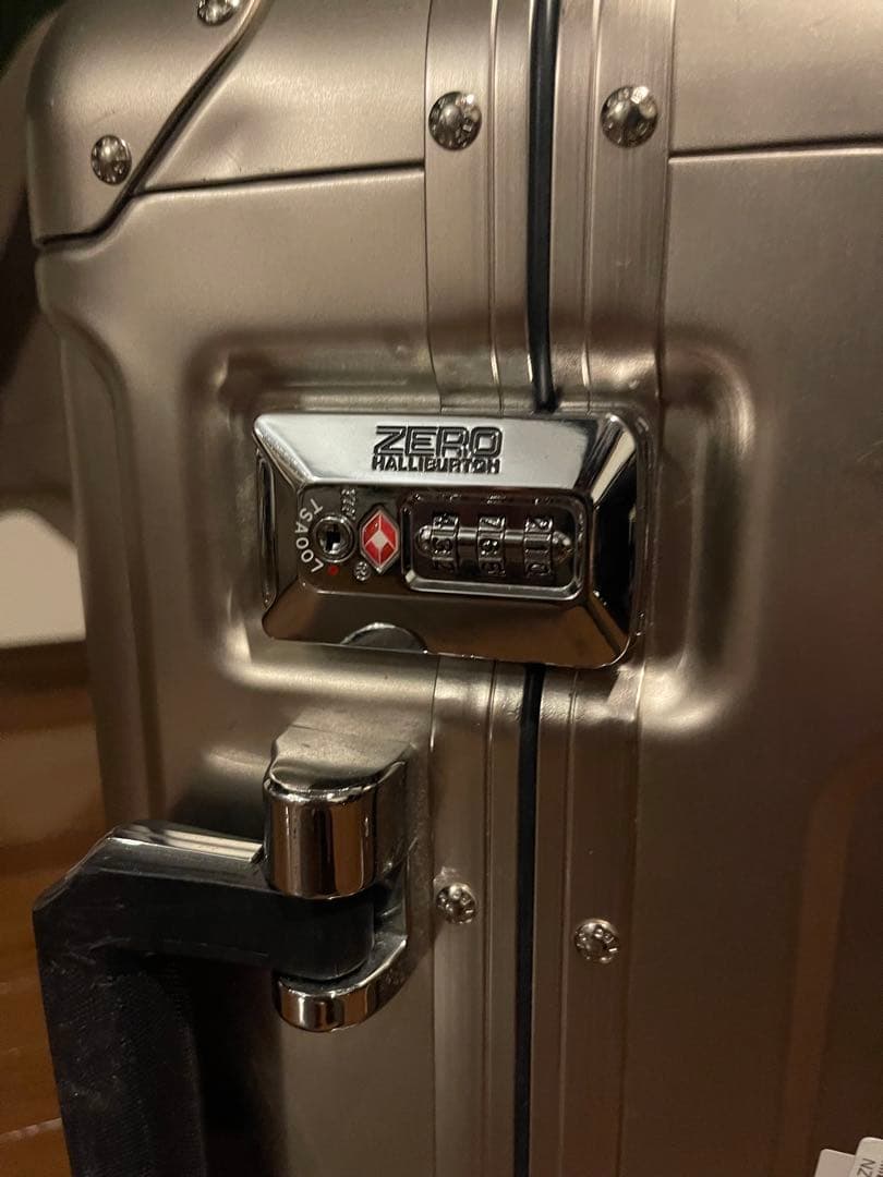 ZERO HALLIBURTON キャリーケース【TSAロック 】