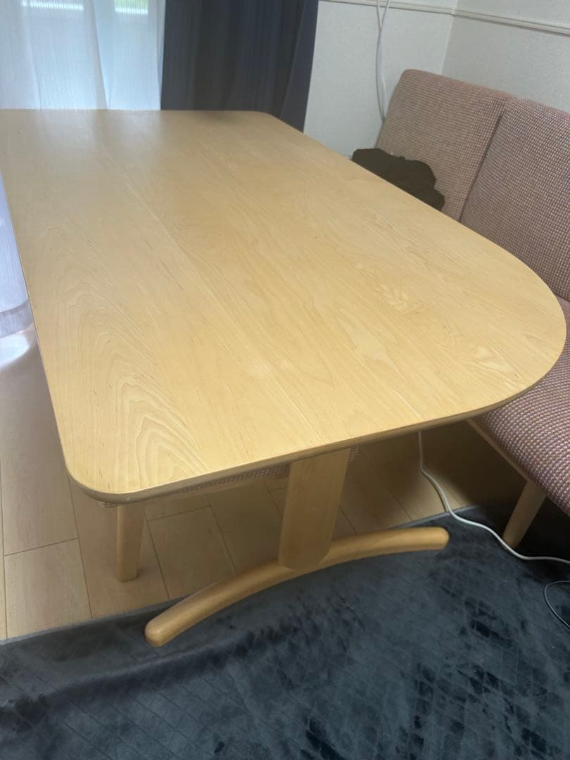 カリモク　ダイニングテーブル