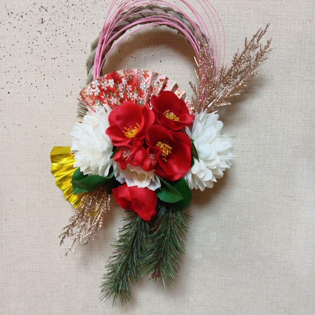 しめ縄リース　赤椿　白マム　扇　水引