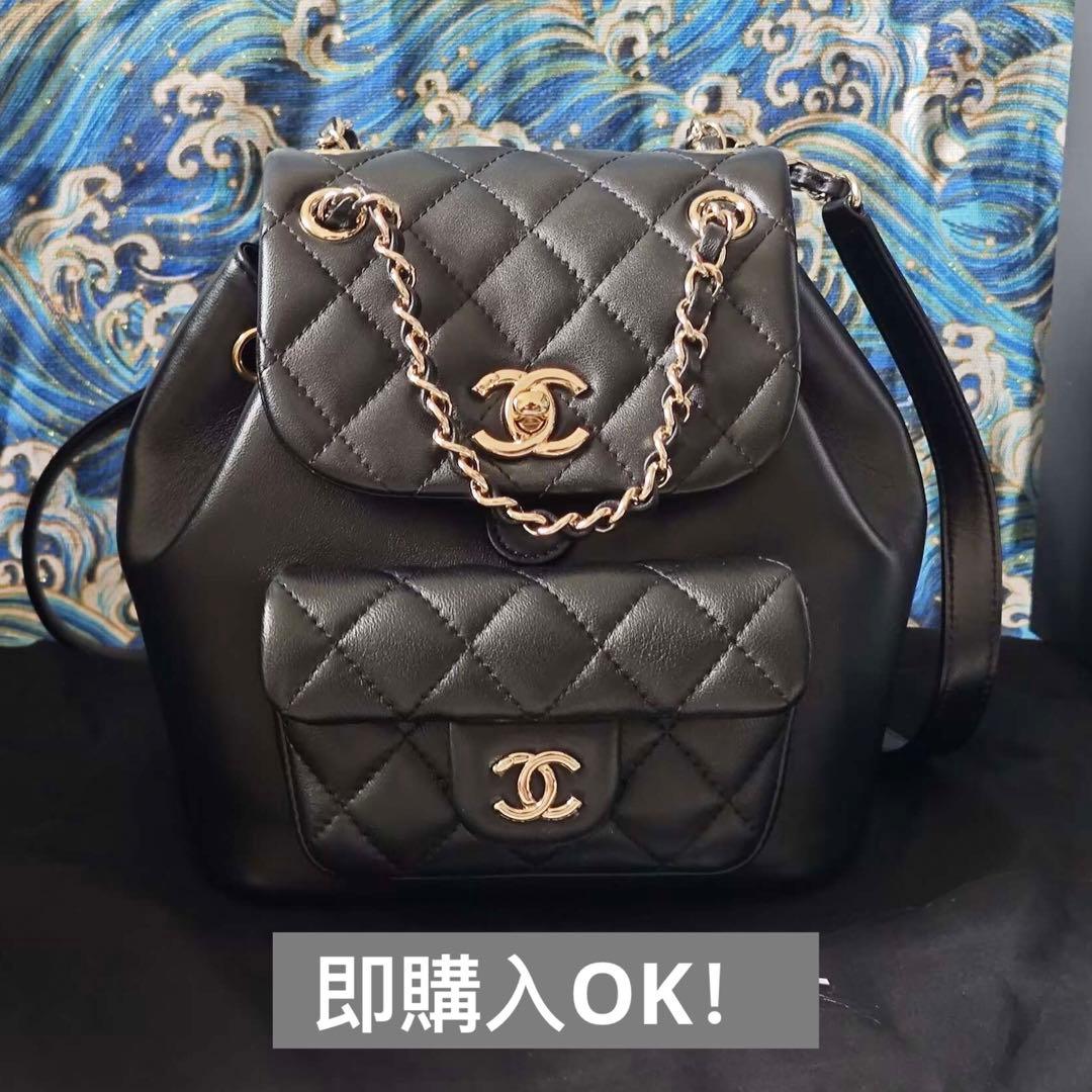 キルティングデザインのブラックレザーリュック