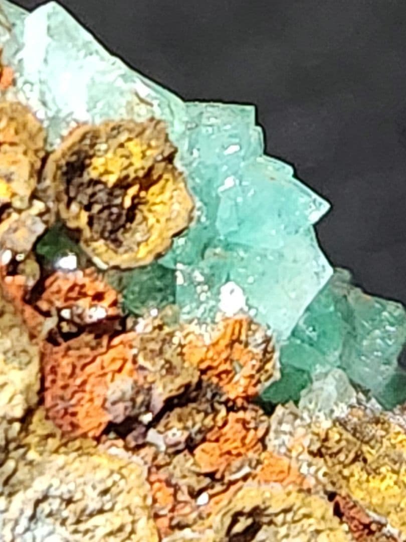 高品質✨キュプリアン アダマイト＆カルサイト母岩付き結晶原石