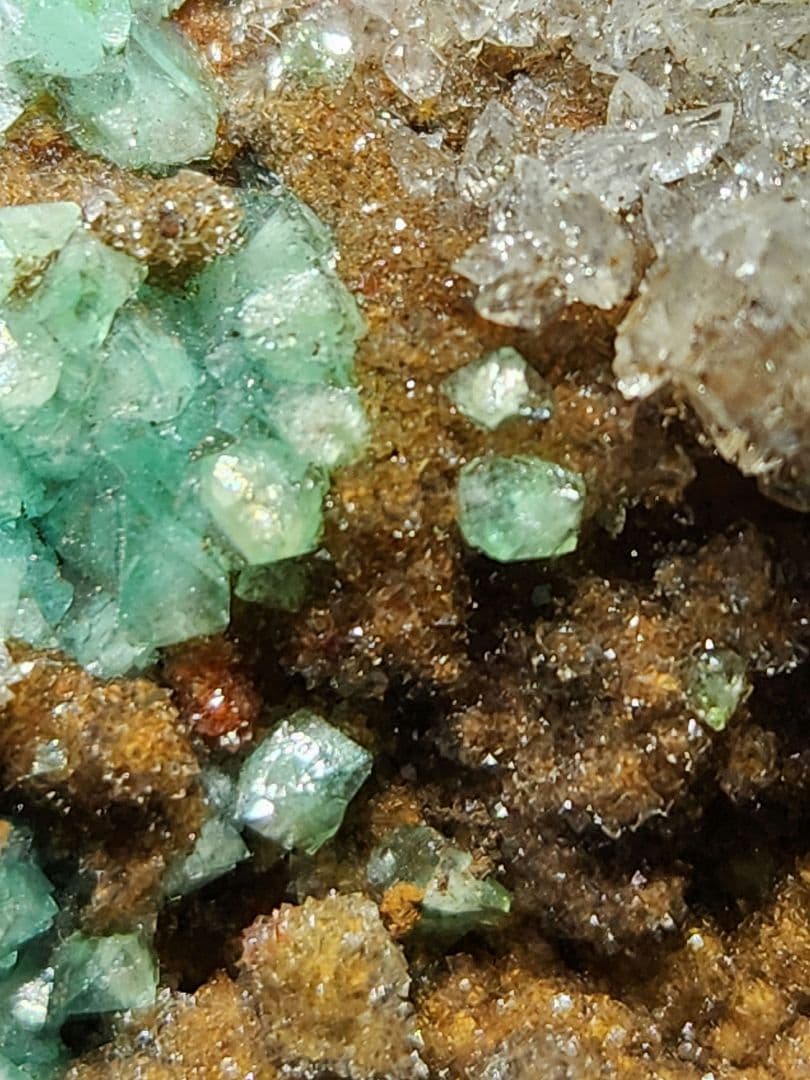 高品質✨キュプリアン アダマイト＆カルサイト母岩付き結晶原石