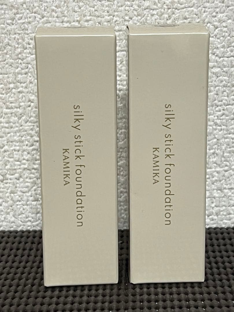 【新品未開封】25.8月到着分KAMIKA シルキースティックファンデーション