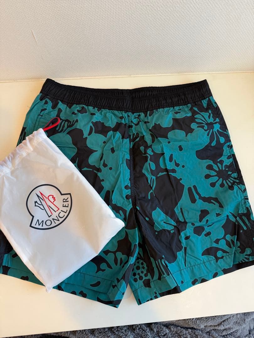 MONCLER 花柄水着 青緑色・黒 収納袋付き