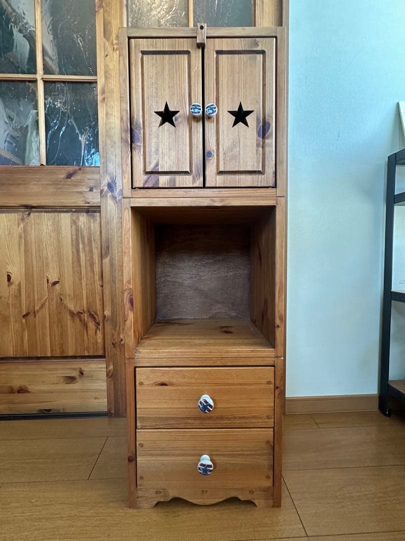 値下げ⭐︎木製ラック 星型カット扉付き