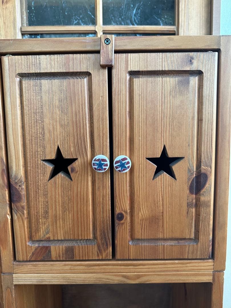 値下げ⭐︎木製ラック 星型カット扉付き
