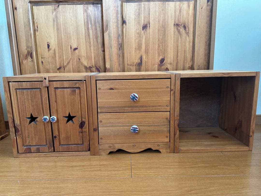 値下げ⭐︎木製ラック 星型カット扉付き