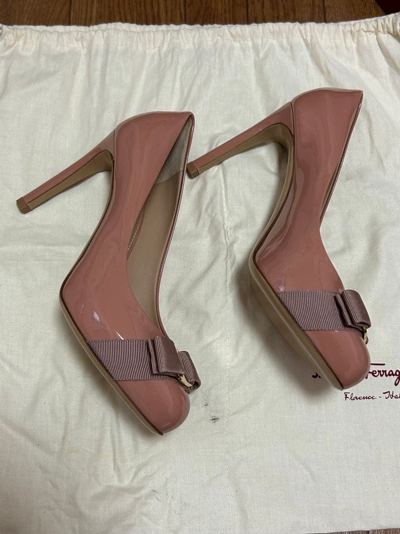 新品 フェラガモ ハイヒール サイズ6