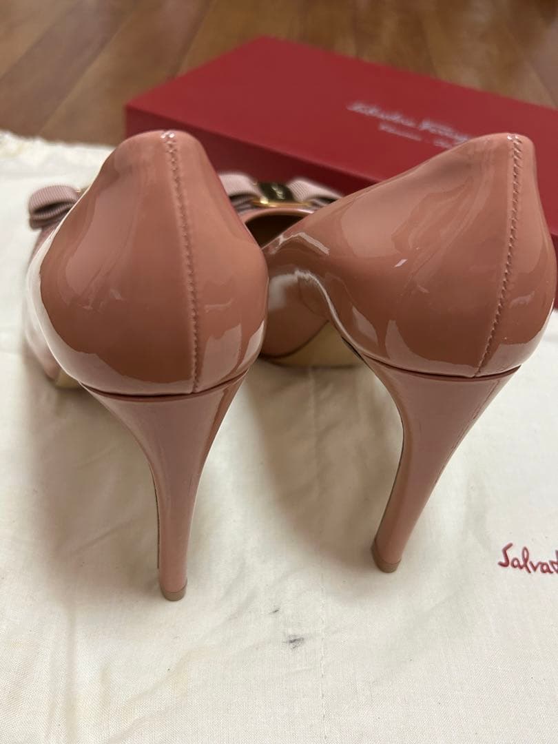 新品 フェラガモ ハイヒール サイズ6