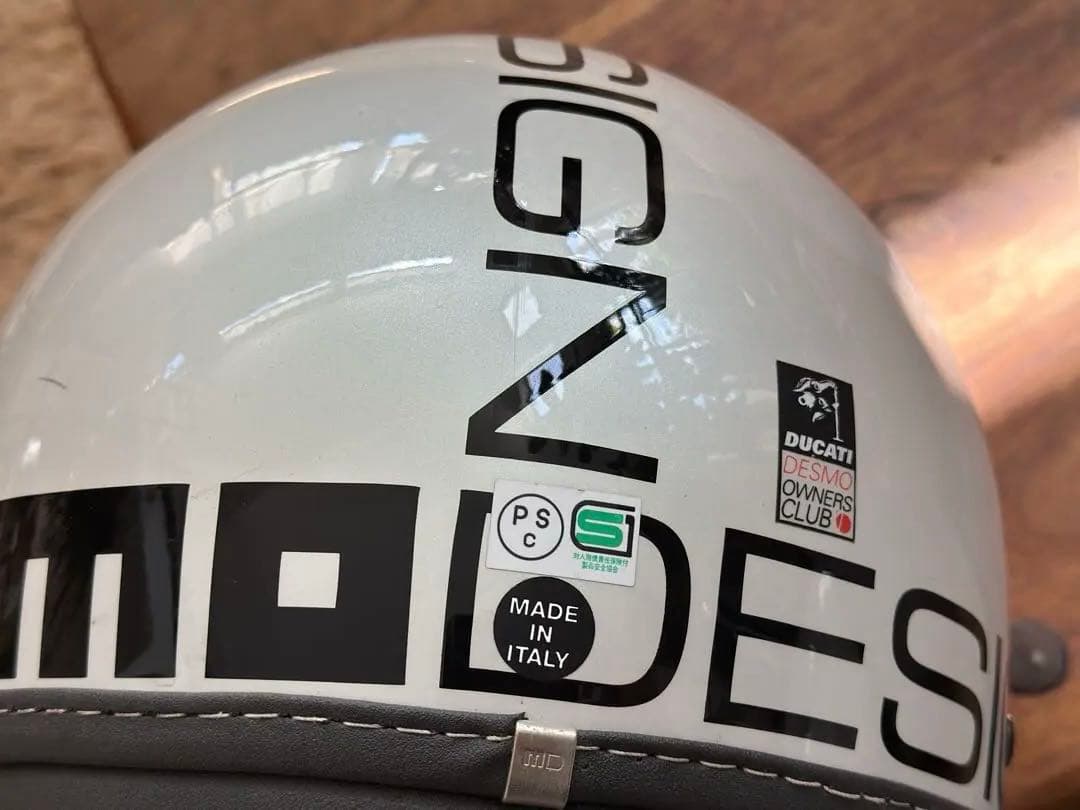 イタリア製MOMO モモ デザイン ジェットヘルメット　ファイター EVO 白