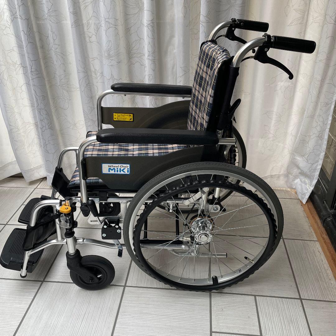 ♿️ 自走式 軽量スリム 車椅子 とても便利な多機能タイプ リハビリ訓練に最適