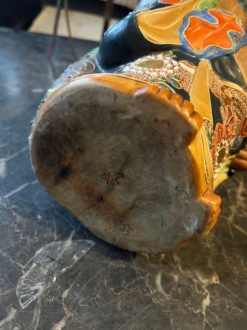 九谷焼布袋様 、明治期九谷焼 、九谷焼の布袋様の置物です。