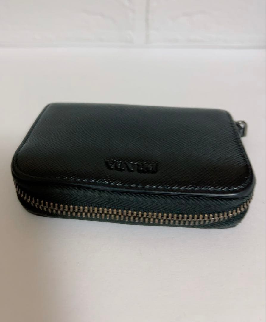 プラダ　PRADA ケース　小銭入れ　黒　男女兼用　箱　リボン付き