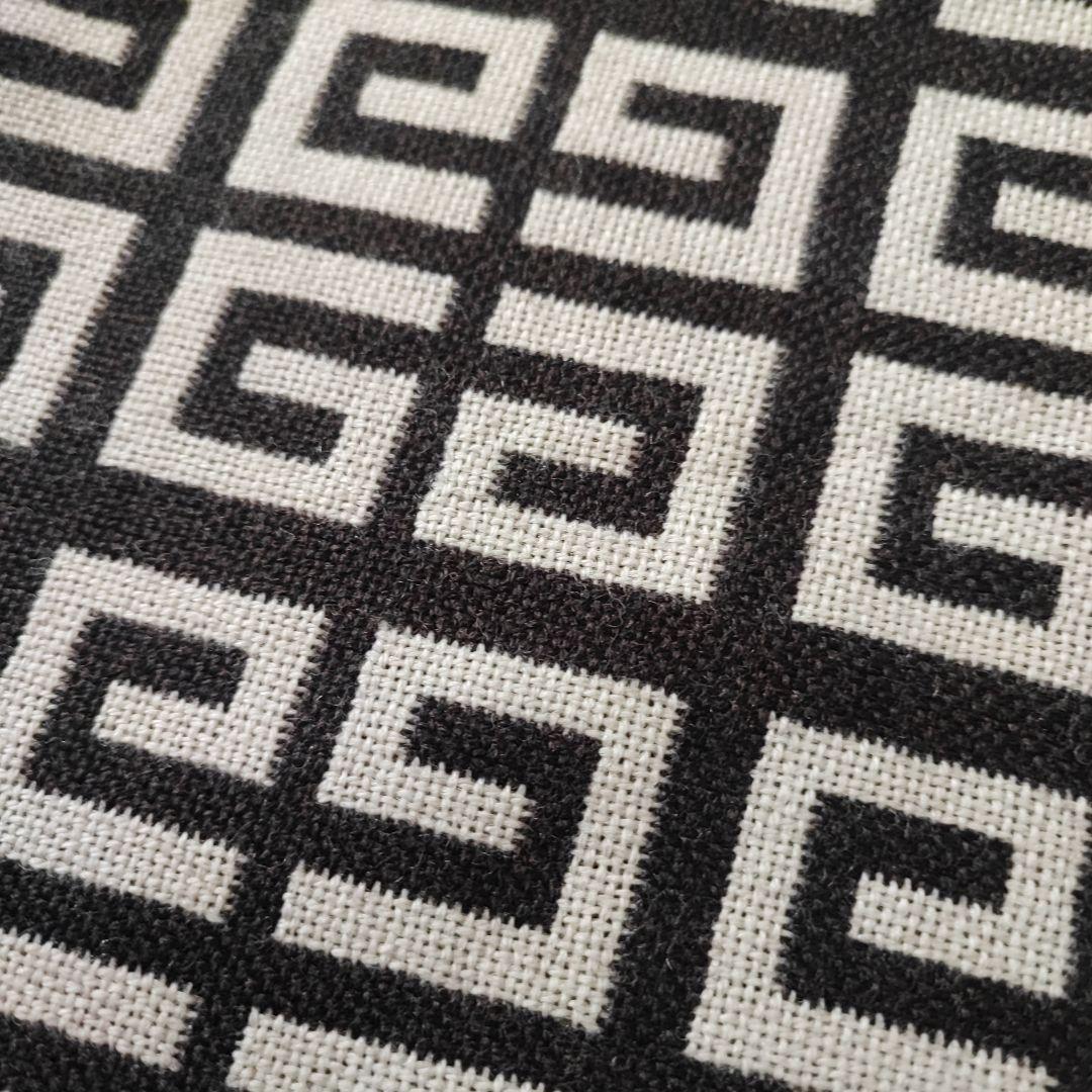 kuai　GIVENCHY 幾何学模様 マフラー 100%ウール　ブラック