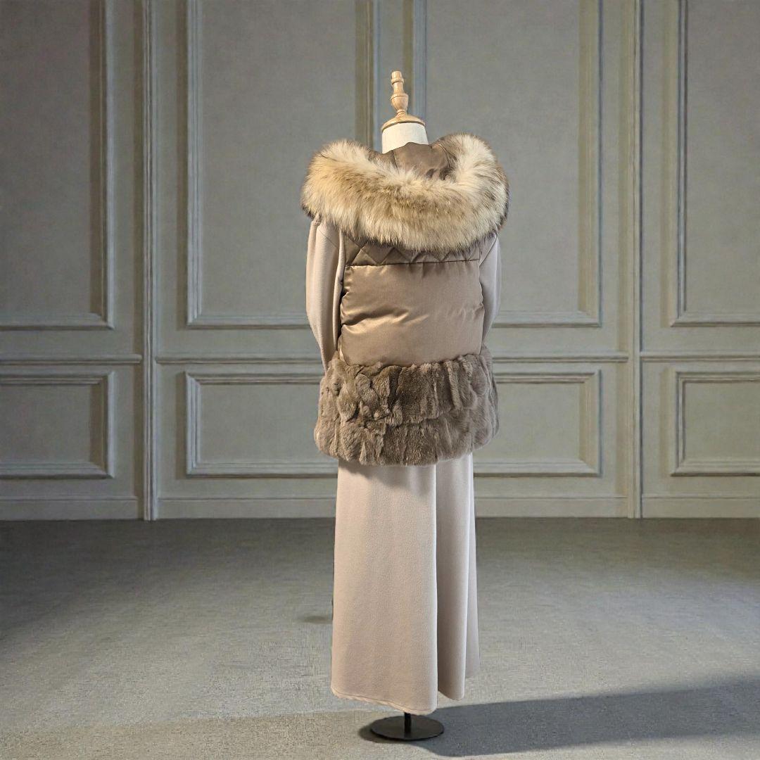 グレースコンチネンタル ダイグラム ファー付 ベージュダウンベスト