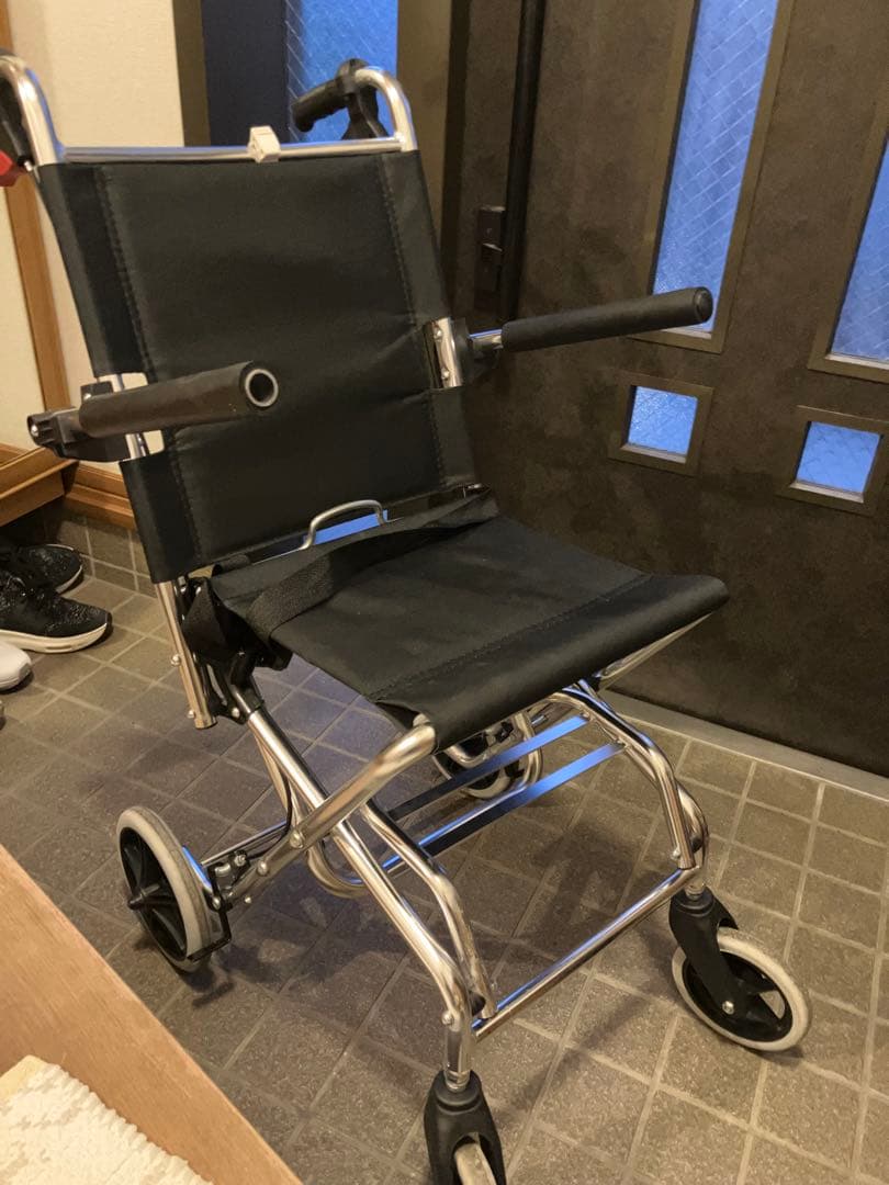 折りたたみ式介助用車椅子 黒