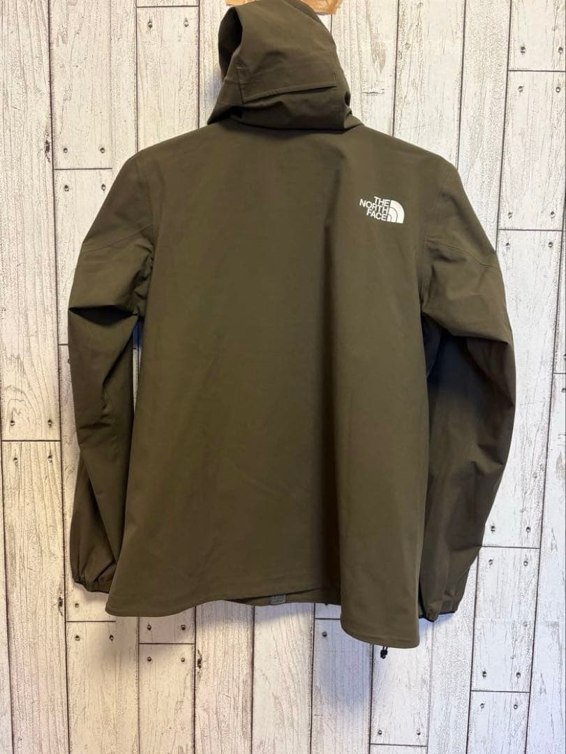 新品　The North Face フード付きナイロンジャケット ニュートープ