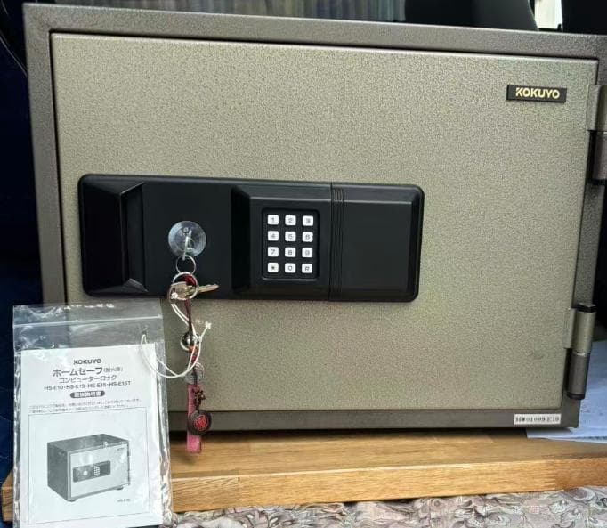 中古美品　コクヨ ホームセーフ 耐火金庫 コンピューターロックHS-E10