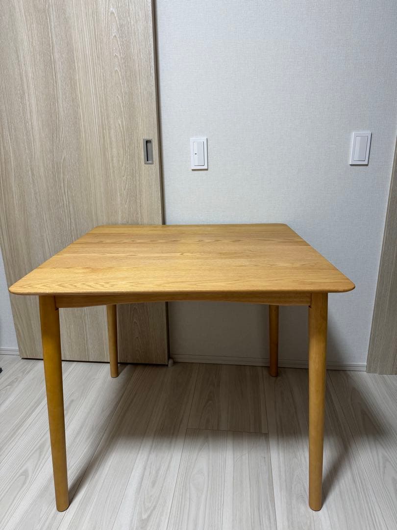 ケユカ　ダイニングテーブル