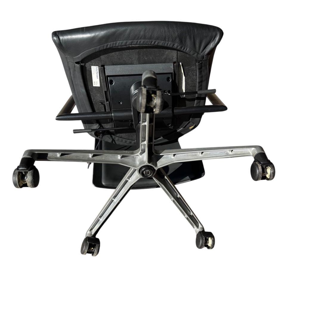 HR703 Fritz Hansen Flowフリッツハンセン　レザーチェア