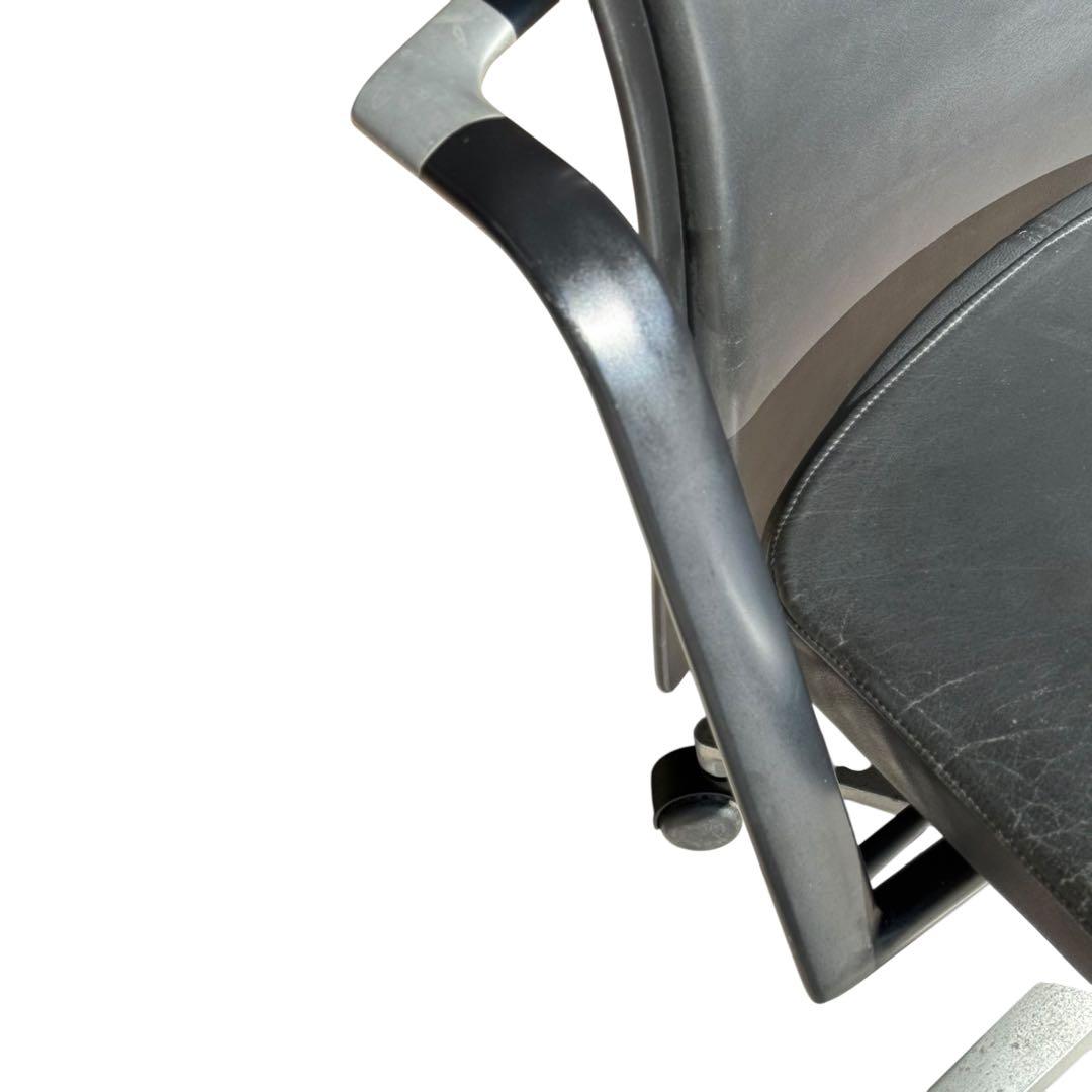 HR703 Fritz Hansen Flowフリッツハンセン　レザーチェア